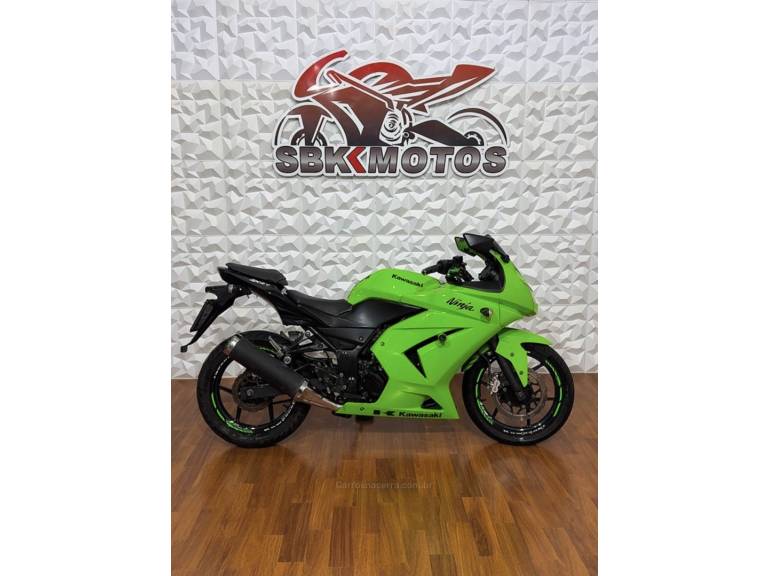 KAWASAKI - NINJA 250R - 2010/2010 - Verde - R$ 12.500,00